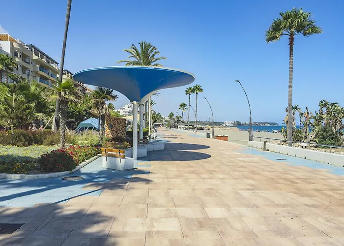 Cubo\'S Estepona Oceanview Apartment & Free Parking