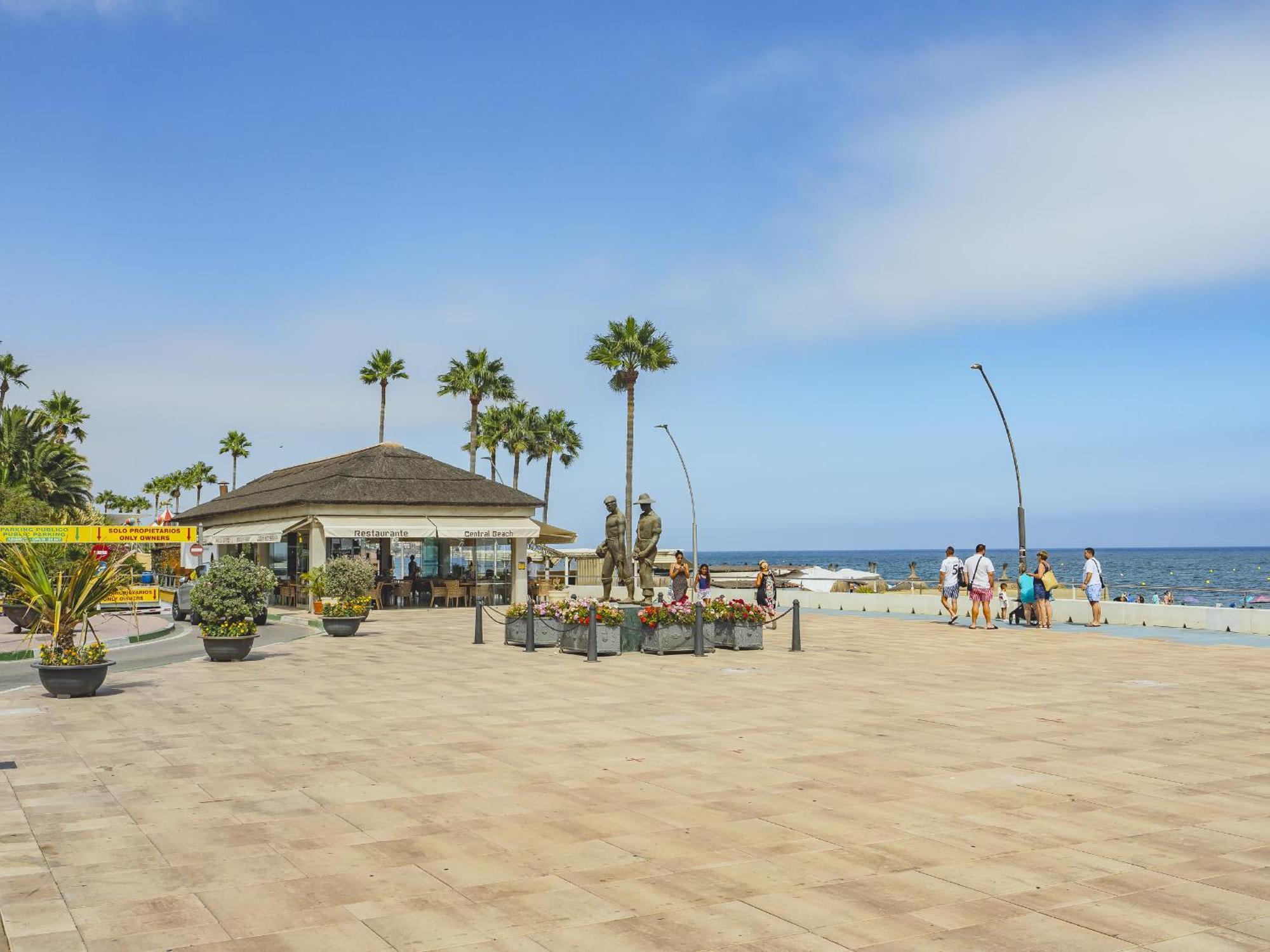 Apartamento Cubo's Oceanview & Free Parking Estepona